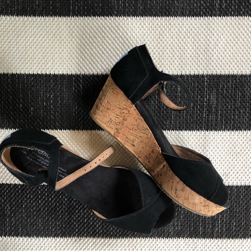 Tom’s Black Wedge size 7.5